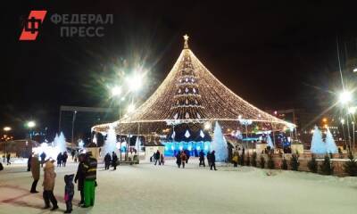 Пермь новогодняя: Дед Мороз на истребителе, каток на набережной и елка под куполом