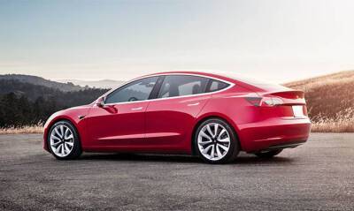 Tesla отзывает почти пол миллиона электромобилей