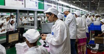 Крысы и туалеты без слива: работники завода по производству iPhone в Индии вышли на протесты