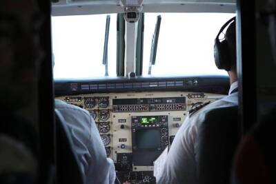 В Сети обсудили зарплаты гражданских пилотов: 180 тысяч - это мало