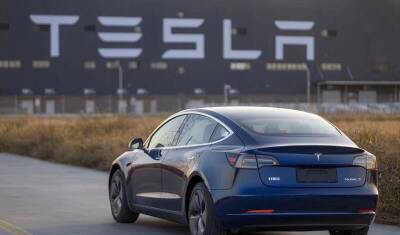 Tesla отзывает с рынка почти полмиллиона электрокаров из-за проблем с багажником