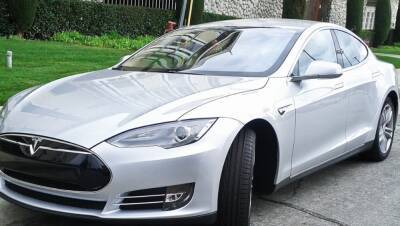 Tesla согласилась отозвать 475 тысяч автомобилей из-за брака