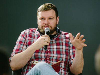 Митя Алешковский объявил об уходе с поста директора фонда "Нужна помощь" и проекта "Такие дела"