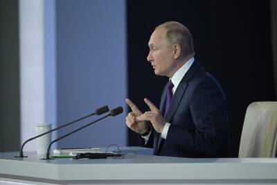 Путин дал чиновникам еще год на отказ от второго гражданства