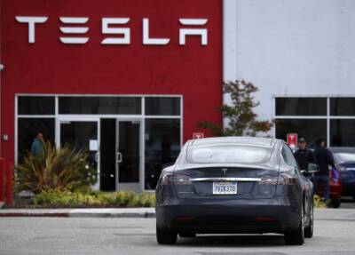 Tesla отзывает 500 тысяч электрокаров