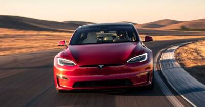 Tesla массово отзывает электромобили в США из-за дефекта, — Bloomberg