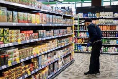 Волгоградцам объяснили, как безопасно покупать товар в супермаркетах