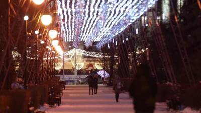 Волшебно украшенный к Новому году Воронеж сняли на видео
