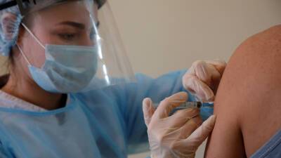 Украинец 18 раз привился от коронавируса: идет на мировой "рекорд"