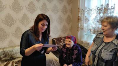 Труженицу тыла Марию Адамович поздравили с 95-летием