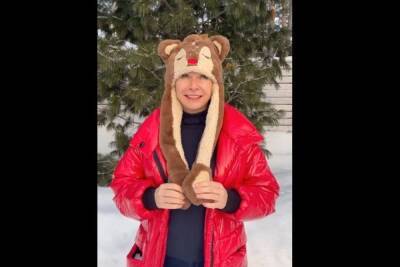 Вице-мэр Новосибирска Анна Терешкова надела шапку с оленем и поздравила горожан с Новым годом