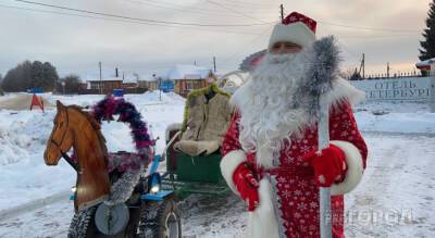 В этом году чандровский Дед Мороз решил оставить сани и не выезжать в город