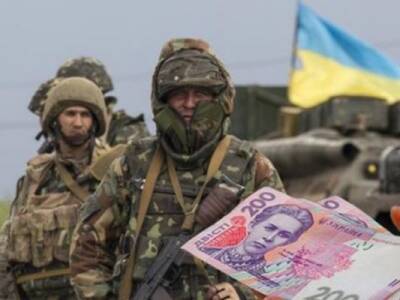 Зеленский «одарил» украинских военных указом о двухкратном МРОТ