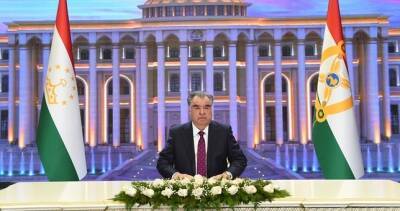 Эмомали Рахмон поздравил таджикистанцев с наступающим Новым 2022 годом