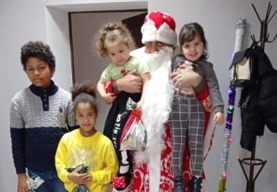 В Краснодаре реставратор раз в год наряжается в Деда Мороза ради детей из бедных семей