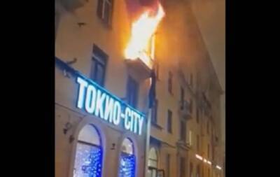 Неравнодушные граждане спасли мужчину из горевшей квартиры с помощью ковра в Петербурге