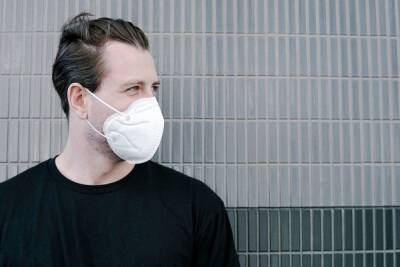 Ученые рассказали, какая защитная маска эффективна против «омикрона»