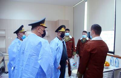 В праздничный день руководство министерства обороны Азербайджана посетило военный госпиталь (ФОТО)