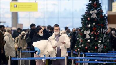 В аэропортах Москвы задержали или отменили более 90 рейсов