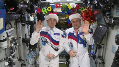 Космонавты «Роскосмоса» поздравили россиян с Новым годом — видео