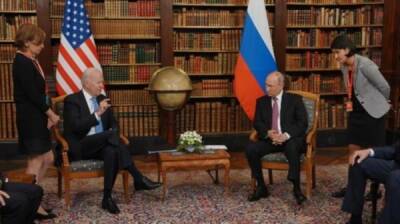 Политолог указал на нестыковки заявлений Кремля и Белого дома о переговорах президентов