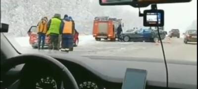 Появилось видео с места массового ДТП в Карелии, где погиб водитель и пострадали два ребенка