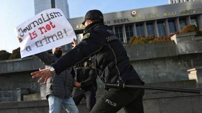 В Азербайджане приняли спорный закон о СМИ