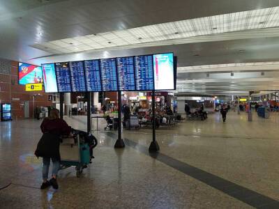 В московских аэропортах задержаны или отменены десятки рейсов