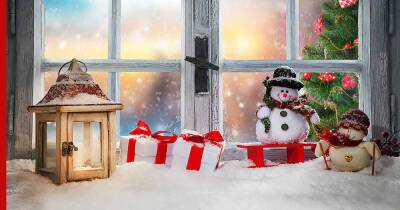 Как украсить окна на Новый год: 5 бюджетных идей зимнего декора