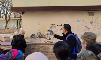 В Ташкенте закрасили новую карикатуру уличного художника