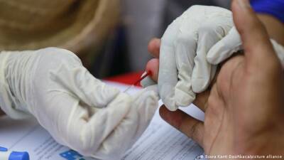 Тесты на ВИЧ и сифилис иностранцев в России: чем это грозит