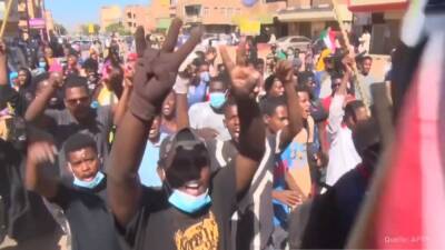 Многотысячные протесты в Судане