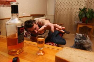 Нарколог посоветовал, как справиться с алкогольными «вертолётами»