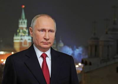 Путин поблагодарил россиян за напряжённый труд