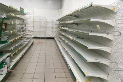 В Саратове навсегда закрывается гипермаркет: покупатели хватают все, что осталось