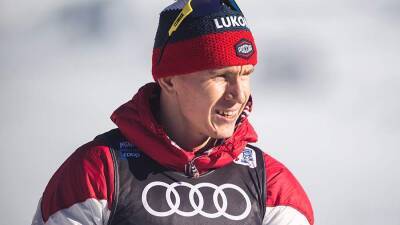 Большунов завоевал серебро в масс-старте на «Тур де Ски»