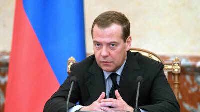 Медведев назвал крайне непростым 2021 год