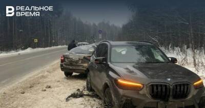 На обходе городов Волжск и Зеленодольск в Татарстане столкнулись BMW и «Лада» — один водитель погиб