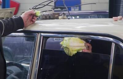 «Овощерезка какая-то»: российские механики поставили в «Жигулях» самый быстрый стеклоподъемник в мире