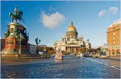 Половина жителей Санкт-Петербурга привилась от коронавируса