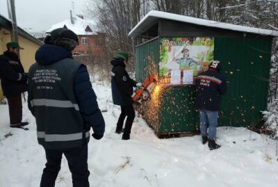 Чиновники снесли нелегальные ларьки в трёх районах Петербурга