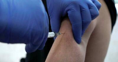 Итальянец с фальшивой рукой попытался уклониться от вакцинации