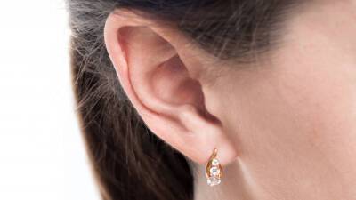 Ученые выяснили, что может рассказать о человеке форма его ушей