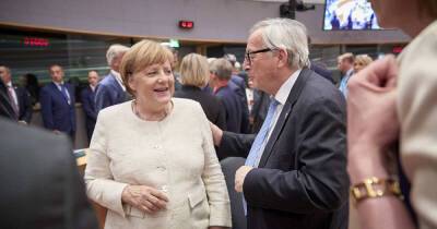 Юнкер признался, что Меркель его раздражала