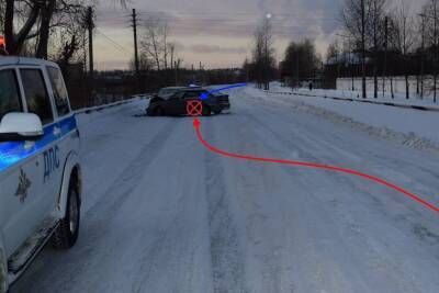 В Ухте несовершеннолетний гонщик на ВАЗе выехал на встречную полосу и врезался в "пятерку"