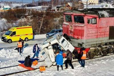 В Хабаровском крае снегоуборочный поезд столкнулся с машиной скорой помощи