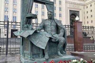 В Москве у здания Минобороны открыли памятник маршалу Василевскому