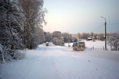 Часть дорог Карелии на зиму оставят под снежным накатом