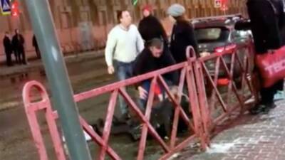 В Ярославле таксист избил пассажиров