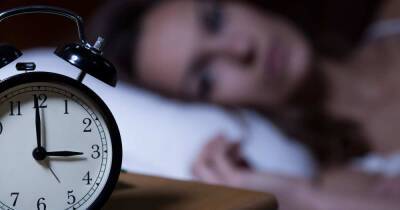 Сомнологи дали советы, как бороться с бессонницей и недосыпом